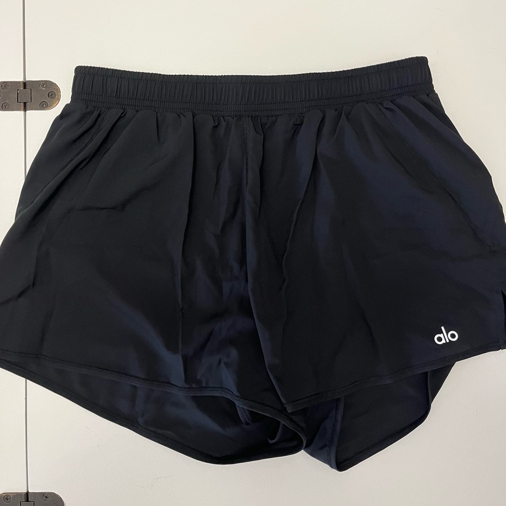 ALO Yoga Women’s Stride Shorts